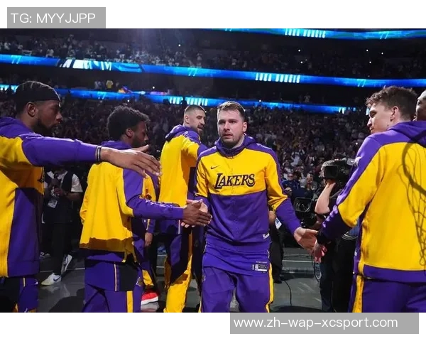 魔术与湖人总决赛第五场激战回顾球员表现与战术分析